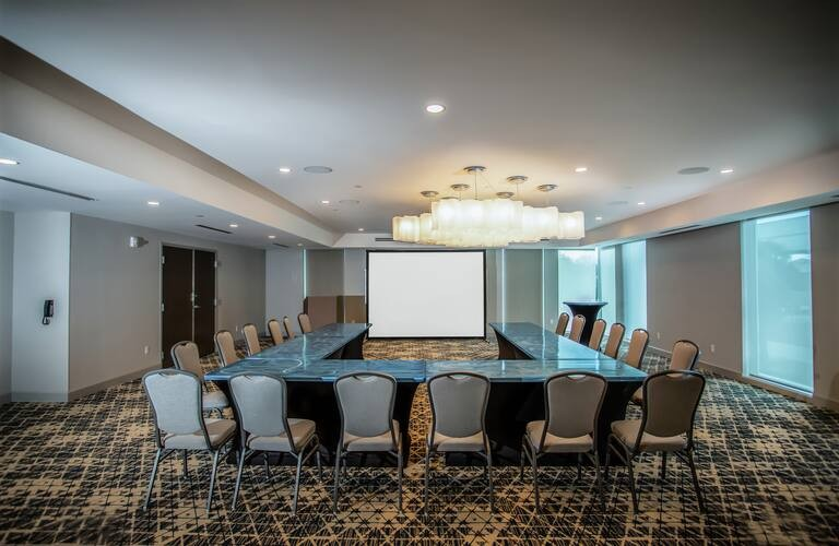hgiwpboutlets's tweet photo. We have the stylish space and resources you need for your next gathering. Keep your attendees together by reserving 10 – 25 rooms instantly online. 💼 

🔗 Start your planning today at https://t.co/Yeb3tlONt2

#Hilton #WPB #WestPalmBeach #WestPalmBeachHotel #ThePalmBeaches https://t.co/6jicodjH9s