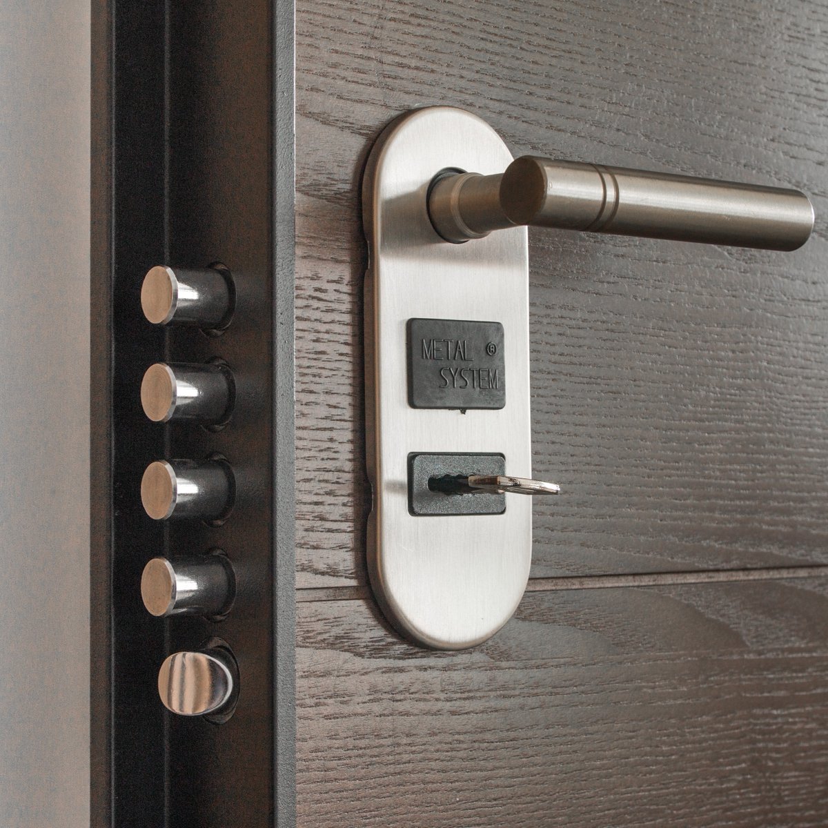 sevanlocksmith's tweet photo. 🚪 Need garage door repair or installation? Sevan Locks &amp; Doors has got you covered! Our skilled team ensures your garage door operates smoothly and securely. 🏡🔨 #GarageDoorServices #SevanLocksandDoors #ProfessionalRepairs #SecureInstallation #FlawlessOperation https://t.co/cUbgDvYtui