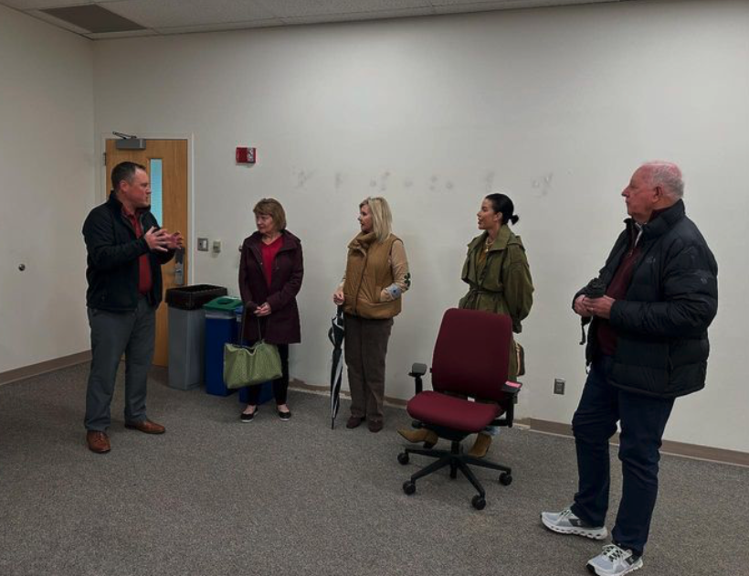 WSU_Cougar_Pres's tweet photo. Spent Tuesday around @WSUVancouver! I enjoyed spending time with the @ASWSUVancouver leadership team &amp; to give a quick thank-you to the McClaskey Foundation for their support of #WSUV over the years! #VanCougs https://t.co/hh2zHLx35z