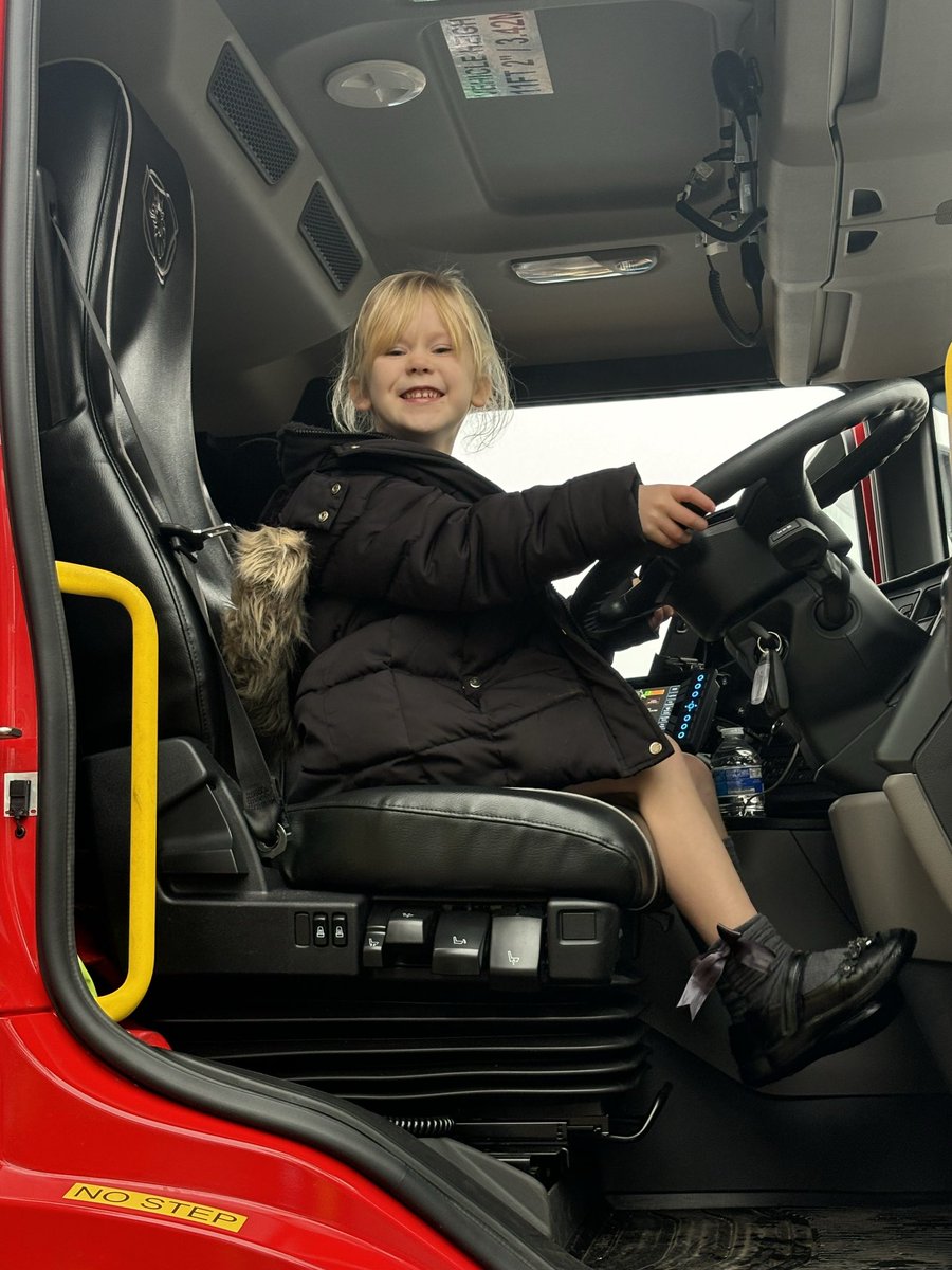 Ash Green Primary tweet media