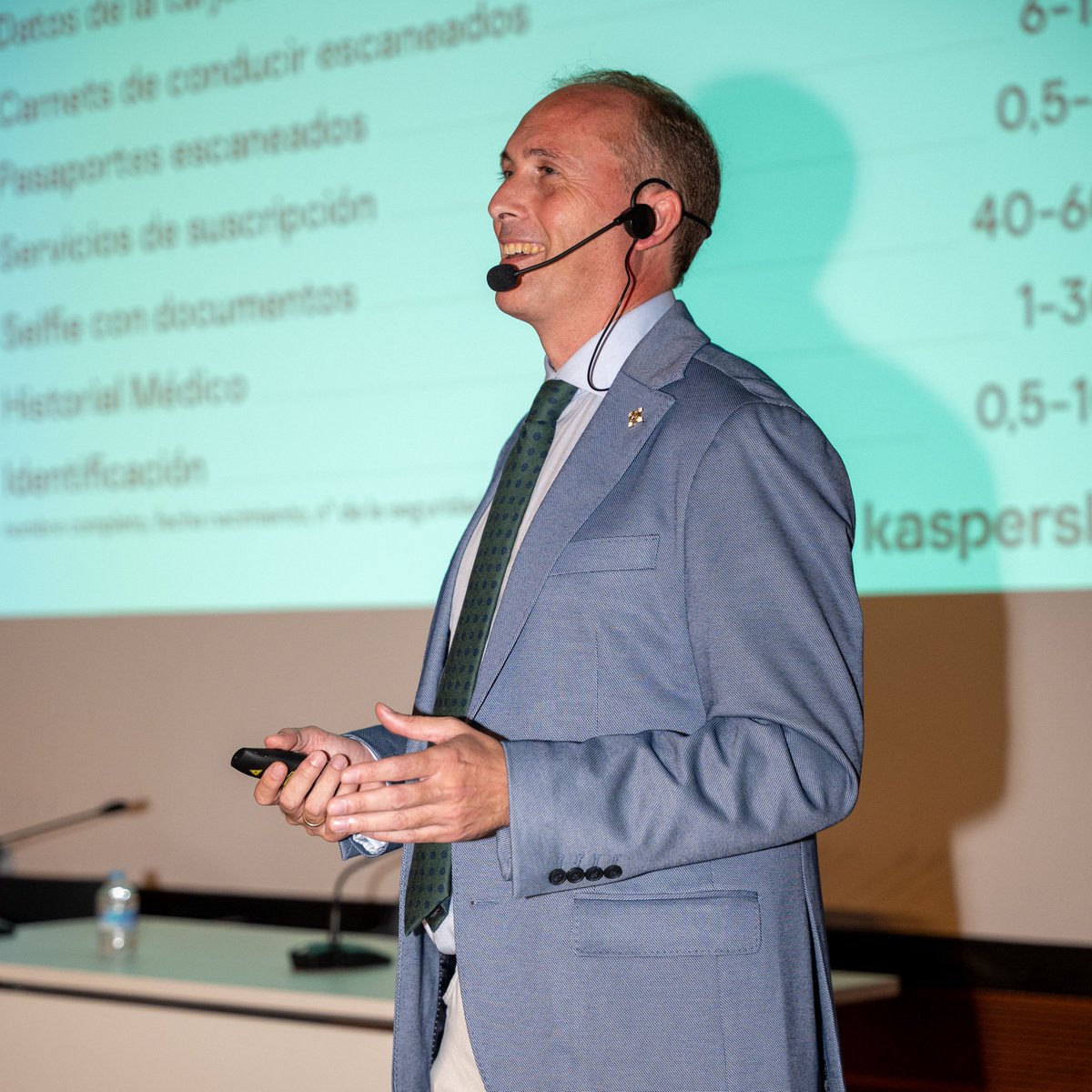 100 profesionales de los #PuntosVuela en #Jaén aprenden juntos sobre #IA, #Ciberseguridad y #Tecnología para llevar nuevas experiencias digitales a sus pueblos y barrios #VuelaMeeting .

Más información: bit.ly/3V3qP95