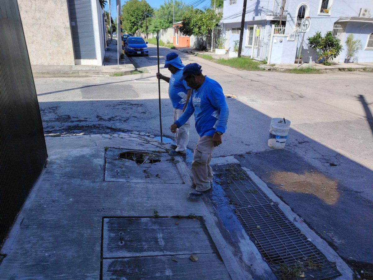 ¡Iniciamos el día con todo! 💪🏻

Desde temprano, estamos trabajando en el mantenimiento de zanjas y pozos para que el drenaje funcione correctamente en días de lluvia. #MéridaContigoEsMejor 

<a href="/CeciliaPatronL/">Cecilia Patrón Laviada</a> <a href="/AyuntaMerida/">Ayuntamiento Mérida</a>