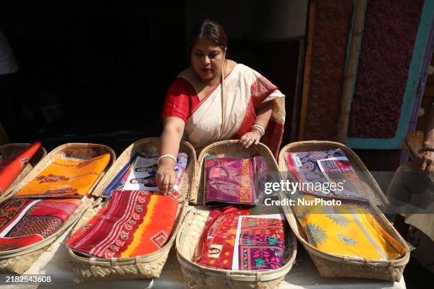 silpix's tweet photo. Devotees collect free religious material to perform prayers ahead of the Hindu religious festival of Chhat Puja in Kolkata, India
#Devotees #freereligiousmaterial #prayers #Hindu #religiousfestival #chhathpuja2024 #Kolkata #India #festivalpreparation #religiouspractices #worship https://t.co/yO5EteF8ve