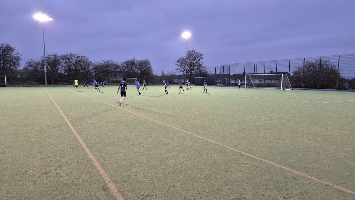 PGS_Sport's tweet photo. Well done to the Year 9 boys football team who won 3 - 0 tonight against @CrawshawPE in the West Leeds league. #schoolsfootball @PudseyGS https://t.co/1Onm3mODH8