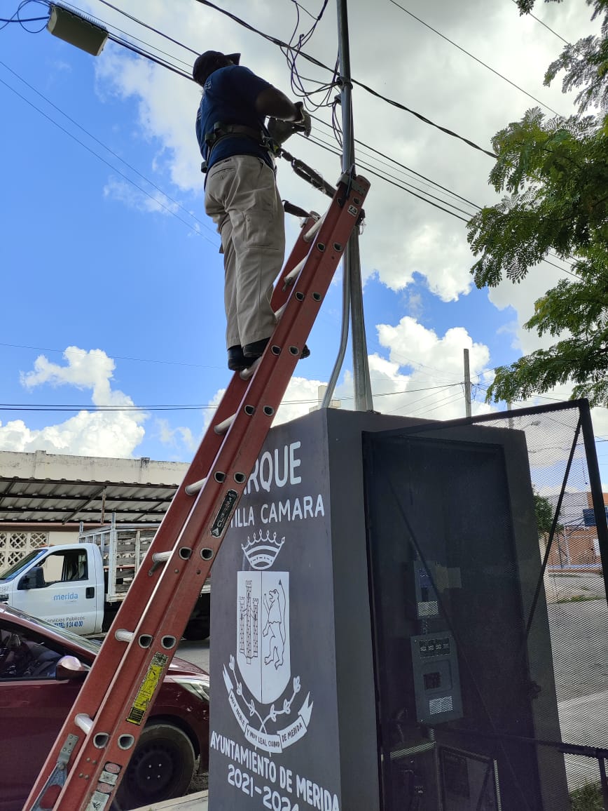 ¡Tu participación es importante! 🤝🏻

Con tus reportes que nos haces llegar a través de nuestras redes sociales, nos ayudas a detectar las zonas que requieren de atención. #MéridaContigoEsMejor

💡 Mantenimiento de Luminarias

<a href="/CeciliaPatronL/">Cecilia Patrón Laviada</a> <a href="/AyuntaMerida/">Ayuntamiento Mérida</a>