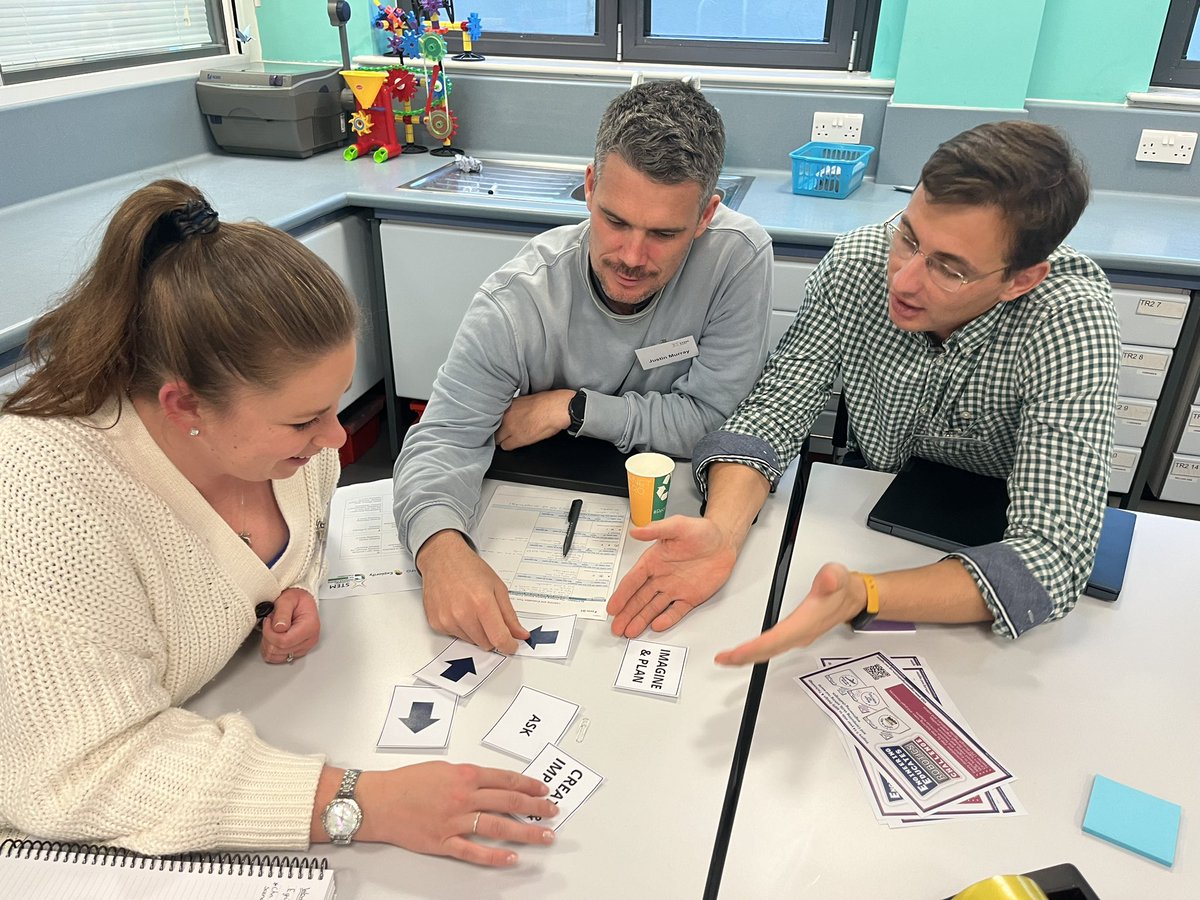 katesutton70's tweet photo. A great primary engineering session (an educational passion) including robotics @STEMLearningUK with colleagues @UoMSEERIH who we are proud to have worked with for 5 years @burlingtonjnr Thanks to those who attended @EngEdChallenge #PrimaryEngineering #UKRobotics #Proudteacher https://t.co/77o57wBBWd