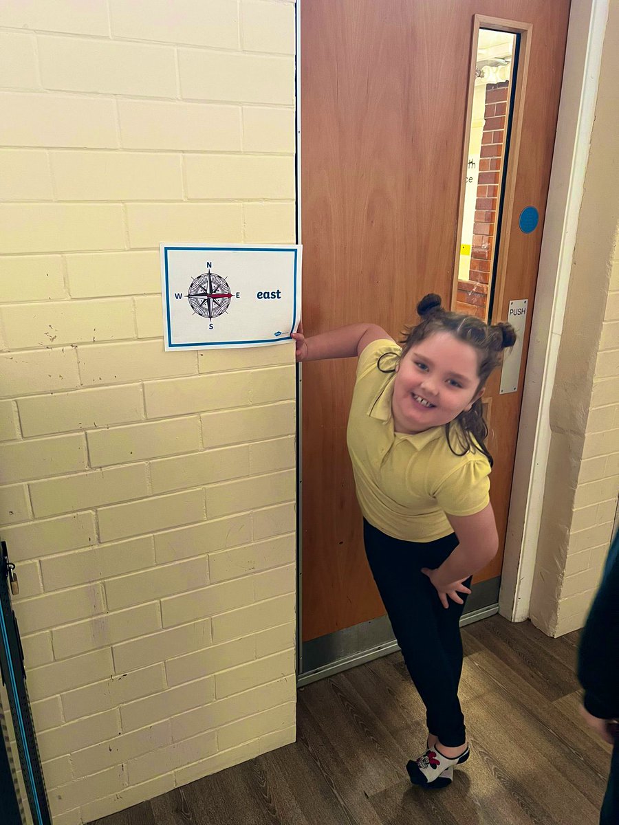 YsgolCC's tweet image. #dosbarthhafan learned about the points on a compass today as part of our Mountain Rescue’ topic. #learnthroughplay