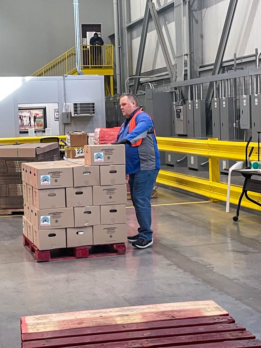 mteamsolutions's tweet image. Last week M-Team Solutions was honored to volunteer with Forgotten Harvest at their warehouse, helping pack over 600 boxes of Thanksgiving food for our neighbors in need across metro Detroit!

Let’s make a difference together! Donate today: buff.ly/40uDK7o

#GiveBack