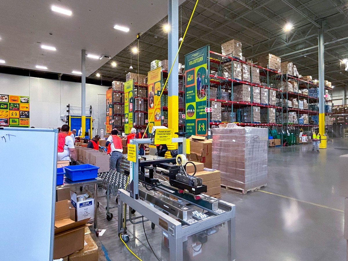 mteamsolutions's tweet image. Last week M-Team Solutions was honored to volunteer with Forgotten Harvest at their warehouse, helping pack over 600 boxes of Thanksgiving food for our neighbors in need across metro Detroit!

Let’s make a difference together! Donate today: buff.ly/40uDK7o

#GiveBack