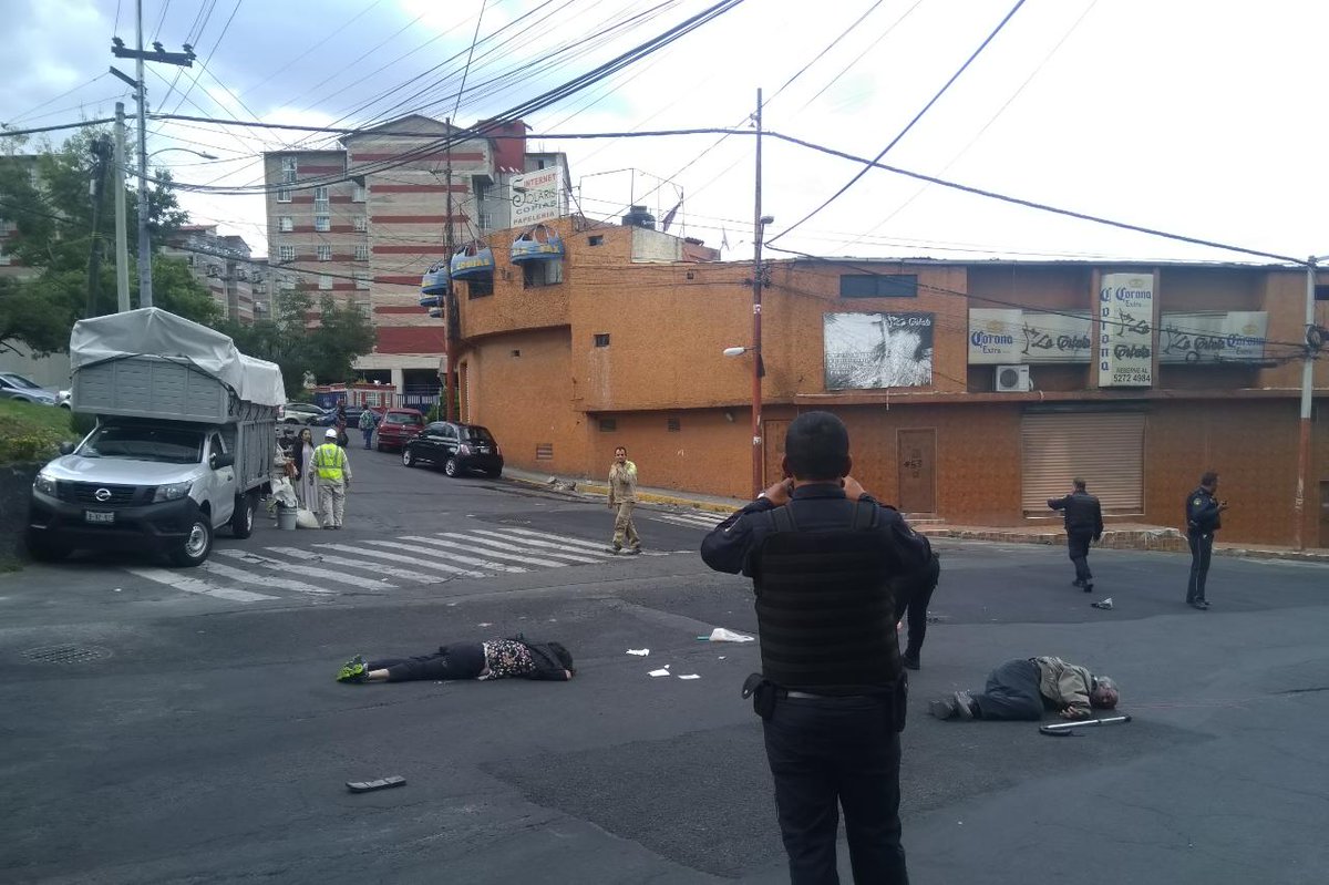 drime's tweet photo. Alcalde @LopezCasarinJ, le escribo para solicitarle se vuelva a colocar el tope en Calle 4 entre Grutas y Av. Central, a dos cuadras de la alcaldía @AlcaldiaAO. Se había colocado después del accidente fatal del 15 de septiembre de 2019. La curva es un punto ciego peligroso. https://t.co/vdnNpFduJP