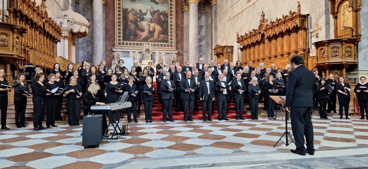 This day last week we performed in Esztergom Basilica, Hungary's largest church building, and what an acoustic!

Thanks to our appreciative audiences and Musik-Land Travel Agency/Hungary for organising two very special concerts and our sight-seeing tours of Budpaest and Gödöllő