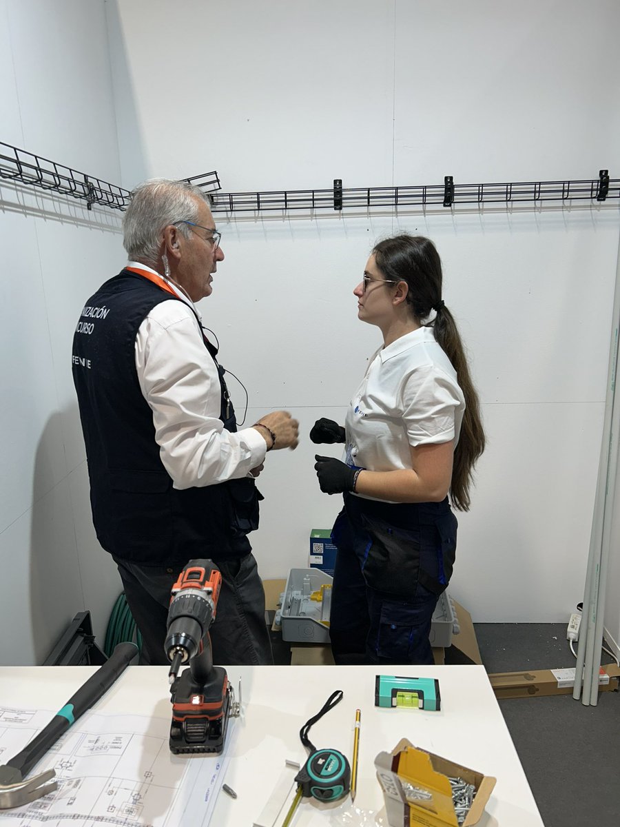 Se está celebrando en <a href="/Matelec_/">Matelec</a> la XVII edición del Concurso de Jóvenes Instaladores, por primera vez con participación femenina, el sector #electrico también es de las mujeres enhorabuena <a href="/FenieInstalad/">FENIE</a> <a href="/fenieenergia/">Feníe Energía</a>