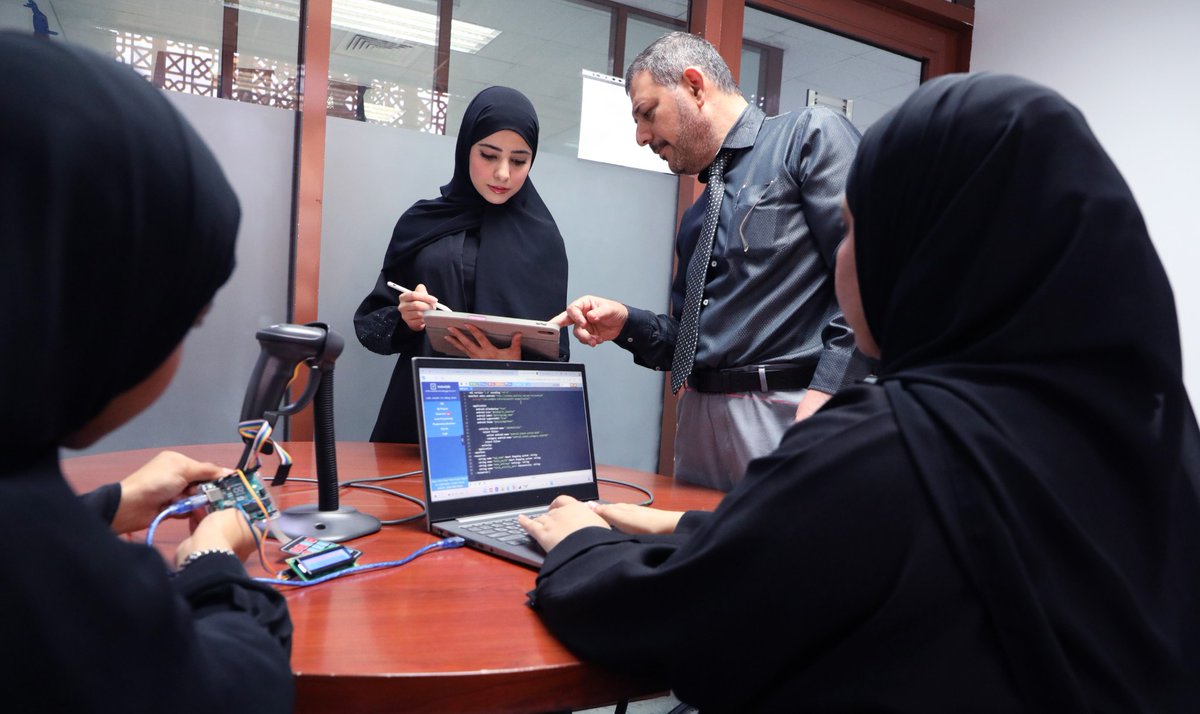 مشروع بحثي لطالبات من جامعة #صحار لتطوير عربة تسوق ذكية بتقنية إنترنت الأشياء

2u.pw/hbDo2S3h

#نشرة_المحافظات
#العُمانية