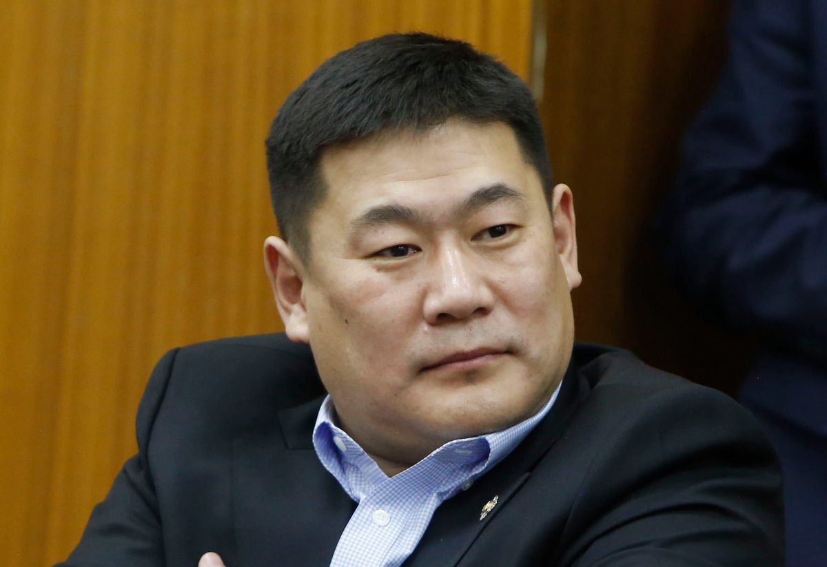 Юм юман дээр л цаг нь болохоор зарлана гээд 5 жил аргаллаа. Данхнаас салах цаг нь харин болжээ.