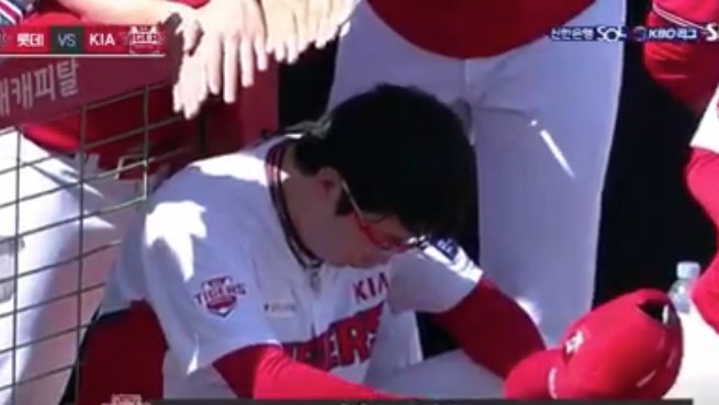 선발날엔 유독 예민해서 말도 못 거는 대선배에게 조용히 손으로 그늘을 만들어 주는 후배들의 모습을 좋아한다