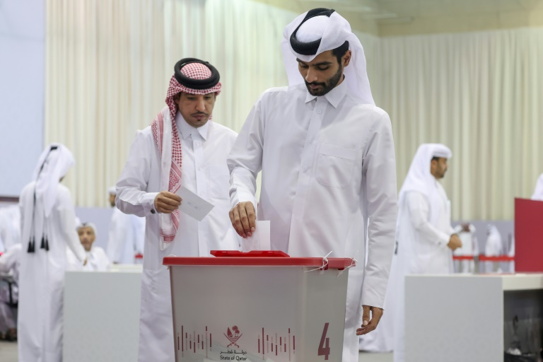 🇶🇦
Qatar: Les Qatariens ont voté massivement lors du référendum en faveur de la suppression de la démocratie et des élections législatives, avec 90 % des voix pour cette suppression.