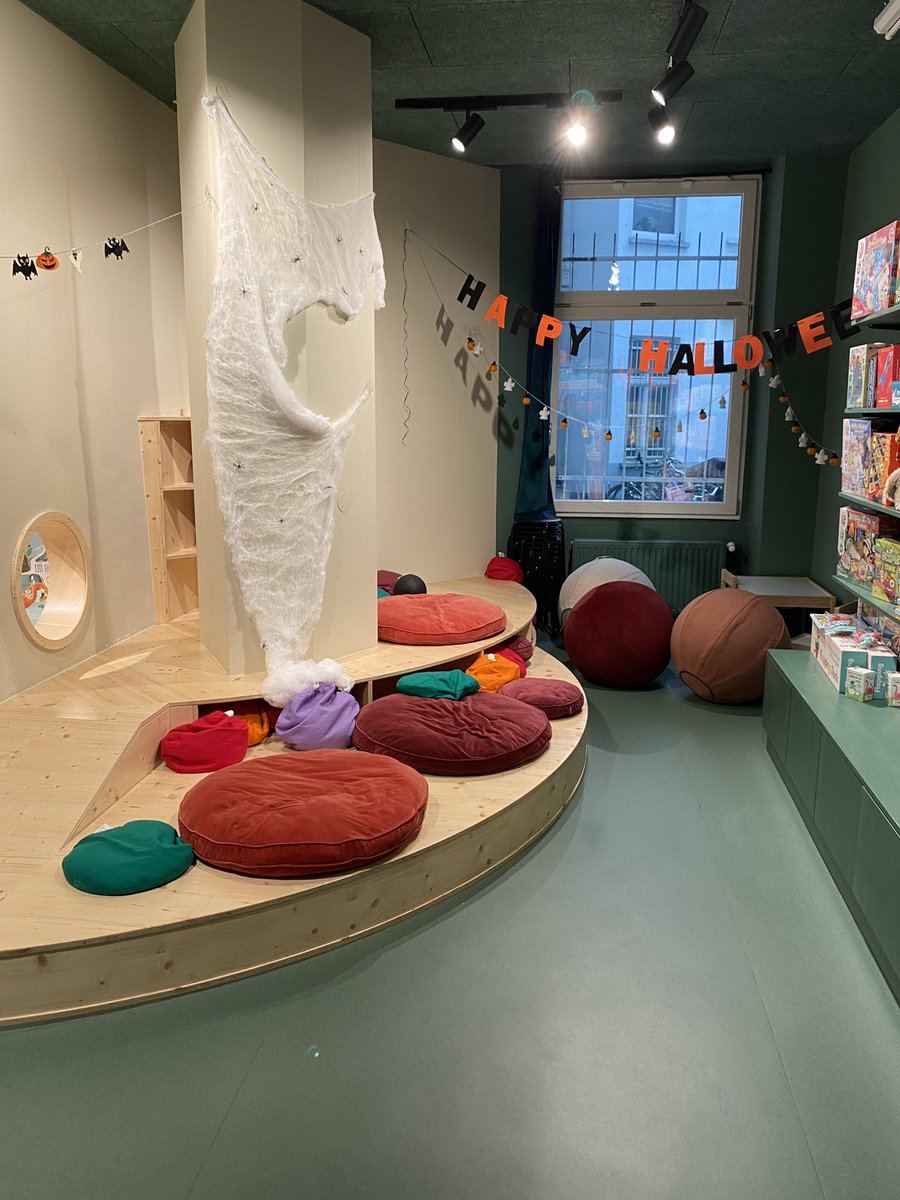 Paddy Donnelly (@paddydonnelly) on Twitter photo Hello Berlin! I just landed for the <a href="/btconf/">beyond tellerrand</a> and I stopped by the cutest childrenās bookshop āMouse & Bear Booksā, where theyāre giving away actual seeds with the German edition of Ava and the Acorn! <a href="/_lufraser/">Lu Fraser - 'Basil Dreams Big' OUT NOW!</a> Hello Berlin! I just landed for the <a href="/btconf/">beyond tellerrand</a> and I stopped by the cutest childrenās bookshop āMouse & Bear Booksā, where theyāre giving away actual seeds with the German edition of Ava and the Acorn! <a href="/_lufraser/">Lu Fraser - 'Basil Dreams Big' OUT NOW!</a>