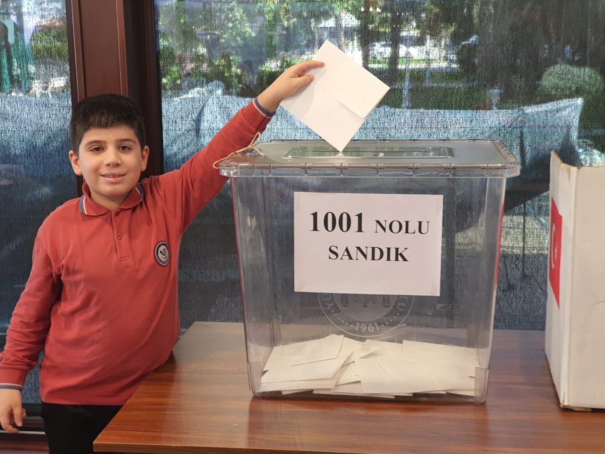 gopmem's tweet photo. Valiliğimizin yürüttüğü “İstanbul Öğrenci Meclisleri Projesi” kapsamında İlçe Öğrenci Meclis Başkanımız Bekir Sami Dedeoğlu İlkokulu öğrencimiz Ahmet Enes Mendeş, İstanbul İl Meclis Başkanı olarak seçilmiştir. Öğrencimizi tebrik eder başarılarının devamını dileriz. https://t.co/6ovvgjMf66
