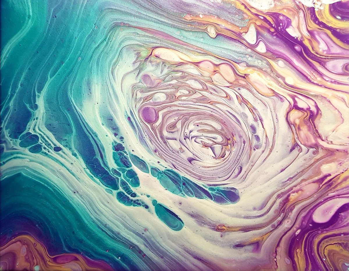 A kind of.... fluid painting Georgia O'Keefe inspired.. if you can see it 😆