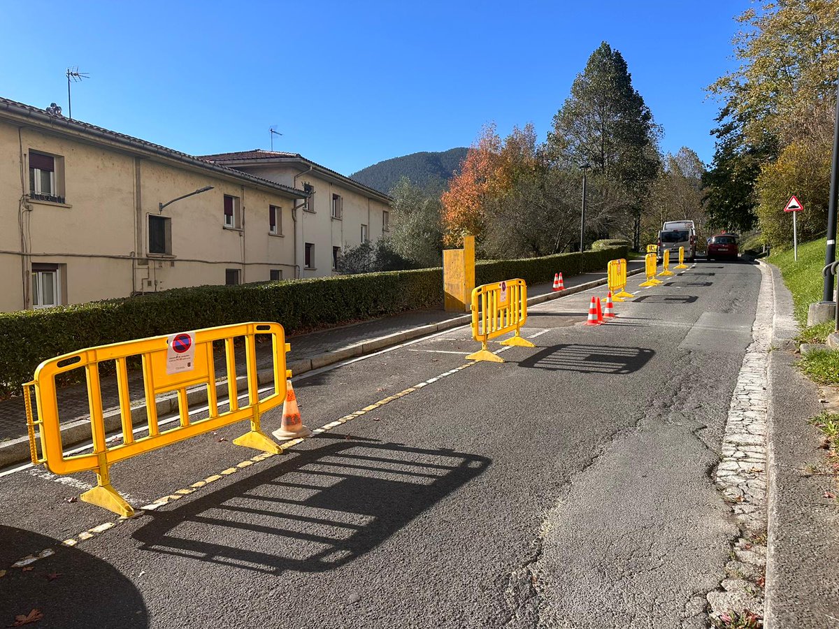 IRISGARRITASUNA >>> Zenbait egokitzapen egingo dira Doktor Huizi kalean irisgarritasuna hobetzeko

➡️Epe laburrean herrian hasiko diren asfaltatze lanen aurrekari dira lan hauek #zaindukozaituenandoain

andoain.eus/documents/1313…