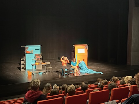 Projet JNR en Ardèche
Près de 600 élèves de la circonscription de Privas Lamastre sensibilisés aux risques majeurs par un spectacle au théâtre de Privas ce 5 novembre 2024.