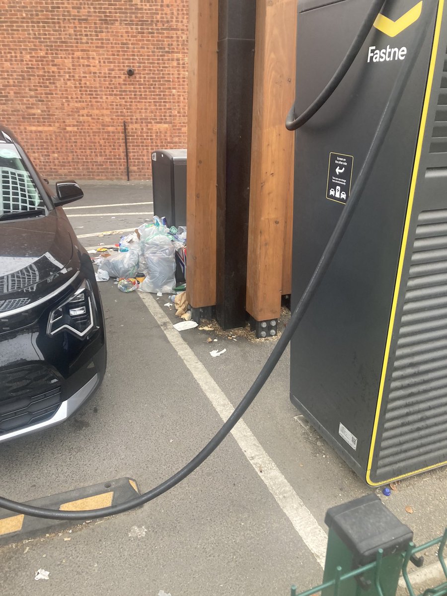 hedleyshaw's tweet photo. @Fastned It is a shame that your older locations are no where near as clean and tidy. Again the one in Woolwich Road SE London was a disgrace with litter strewn everywhere and unemptied bins overflowing. Ironic given the B Corp boasts https://t.co/yt1eNhrv8L