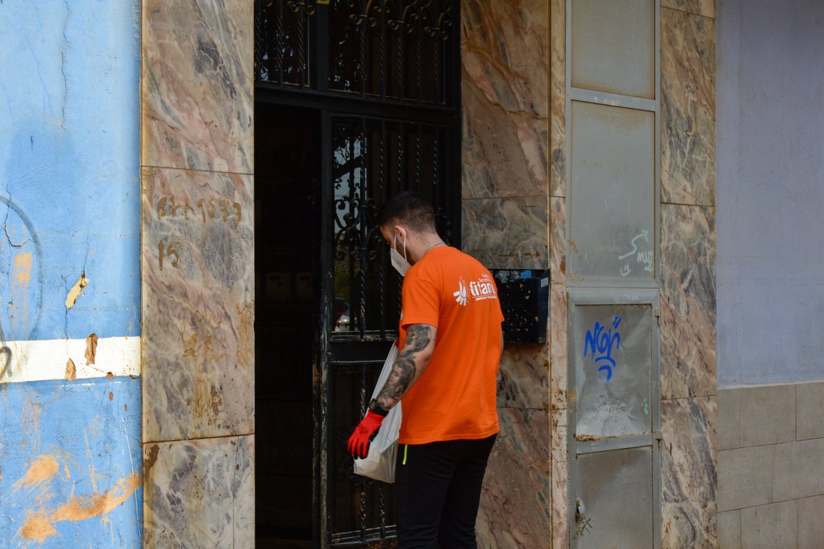 gitanos_org_CV's tweet image. La FSG de Valencia está estos días centrada en llevar alimentos y material de protección a las familias afectadas por la catástrofe meteorológica. 

Si necesitas acompañamiento o ayuda escríbenos a estos números:

☎️ 636 47 82 31 | 615 12 09 23

Estamos contigo.