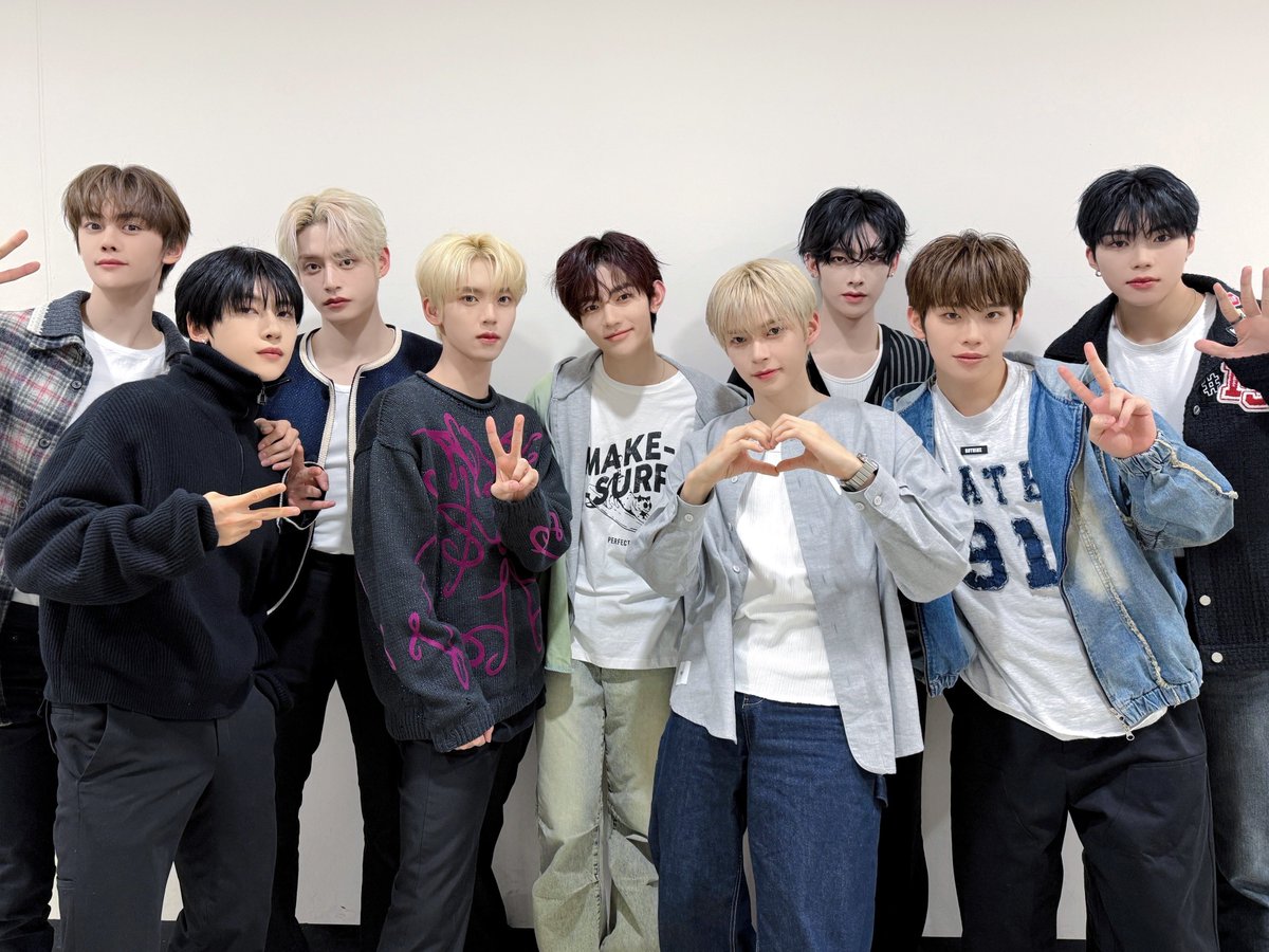 ZB1_official's tweet photo. _𝗭𝗘𝗥𝗢𝗙𝗢𝗖𝗨𝗦

추운 날씨에도 함께한 ZEROSE는 ZB1의
❤️‍🔥핫팩, 난로, 목도리, 장갑, 군밤, 붕어빵❤️‍🔥

제로즈가 젤로 좋아🫶🏻

#ZEROBASEONE #ZB1
#제로베이스원 https://t.co/jj5dvF64Rx