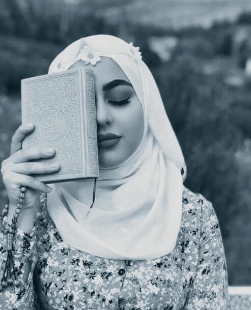 تمسك بَـ نفسك، بَـ احلامك، بَـ يقينك، لا تترك في داخلك مكانًا لليأس، يارب استودعتك حلمي الساكن فيني، الأمل الذي لا يفارقني، الرضا الذي يلزمني والرجاء الذي فيك لا يخيب☕🌿