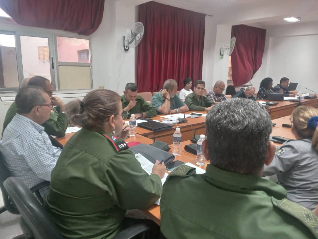 MayteVigoa70's tweet photo. Las principales autoridades del @PartidoPCC y el @gobhabana puntualizan las acciones para la Fase de Alarma ciclónica en #LaHabanaDeTodos establecida por el Estado Mayor de la @CubaCivil. 
Se prioriza las acciones se  la evacuación de las comunidades más vulnerables. https://t.co/B57er2fpVB