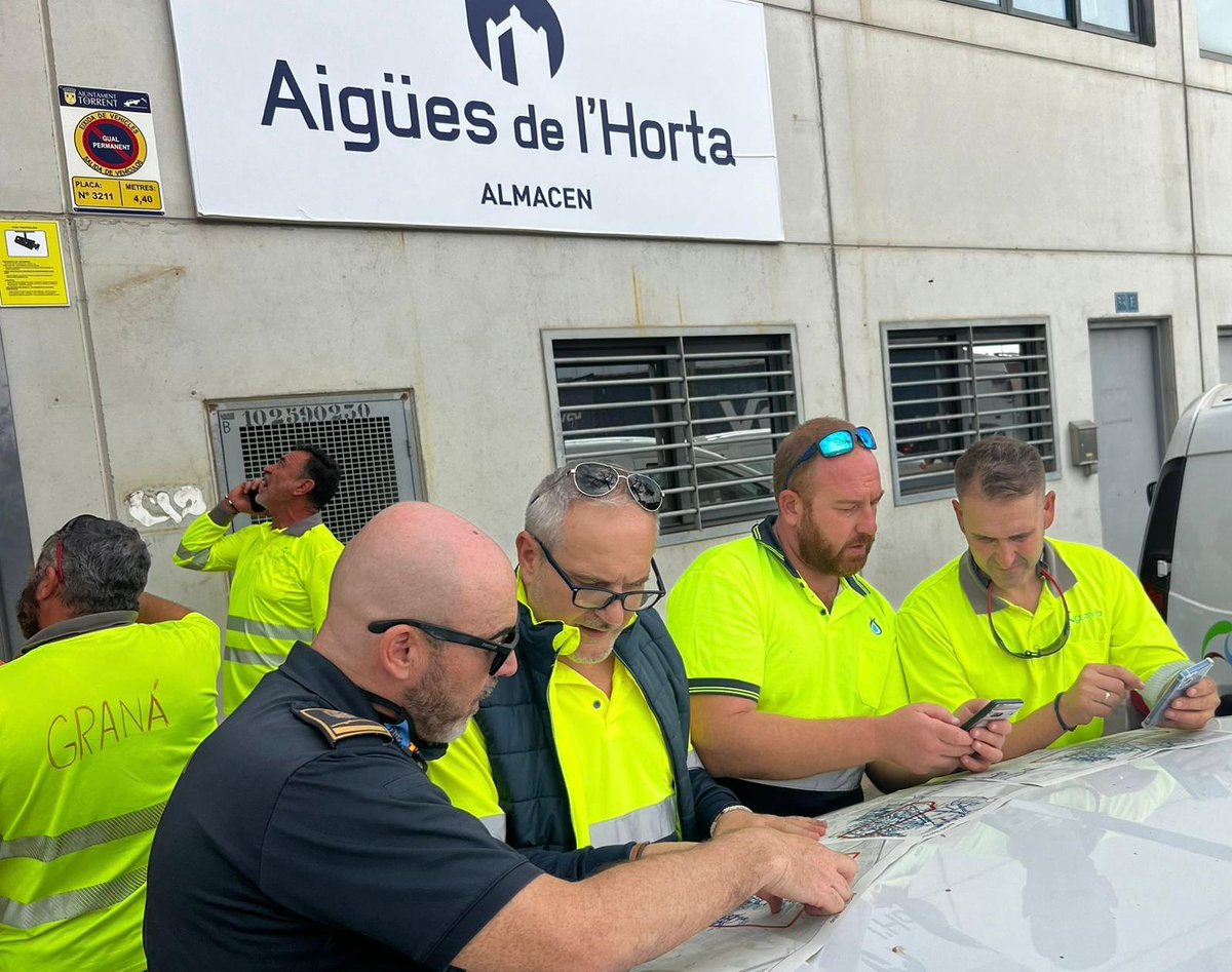 Emasagra's tweet photo. Equipos técnicos de Emasagra se trasladan a #Valencia para ayudar a restablecer el suministro de agua en las zonas afectadas por la #DANA.
ℹ️ https://t.co/6wejXPsjnx https://t.co/P8T4UVcoSf