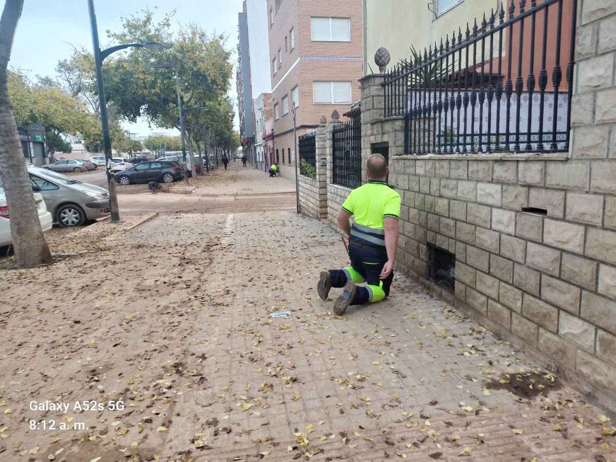 Equipos técnicos de Emasagra se trasladan a #Valencia para ayudar a restablecer el suministro de agua en las zonas afectadas por la #DANA.
ℹ️ emasagra.es/-/equipos-tecn…