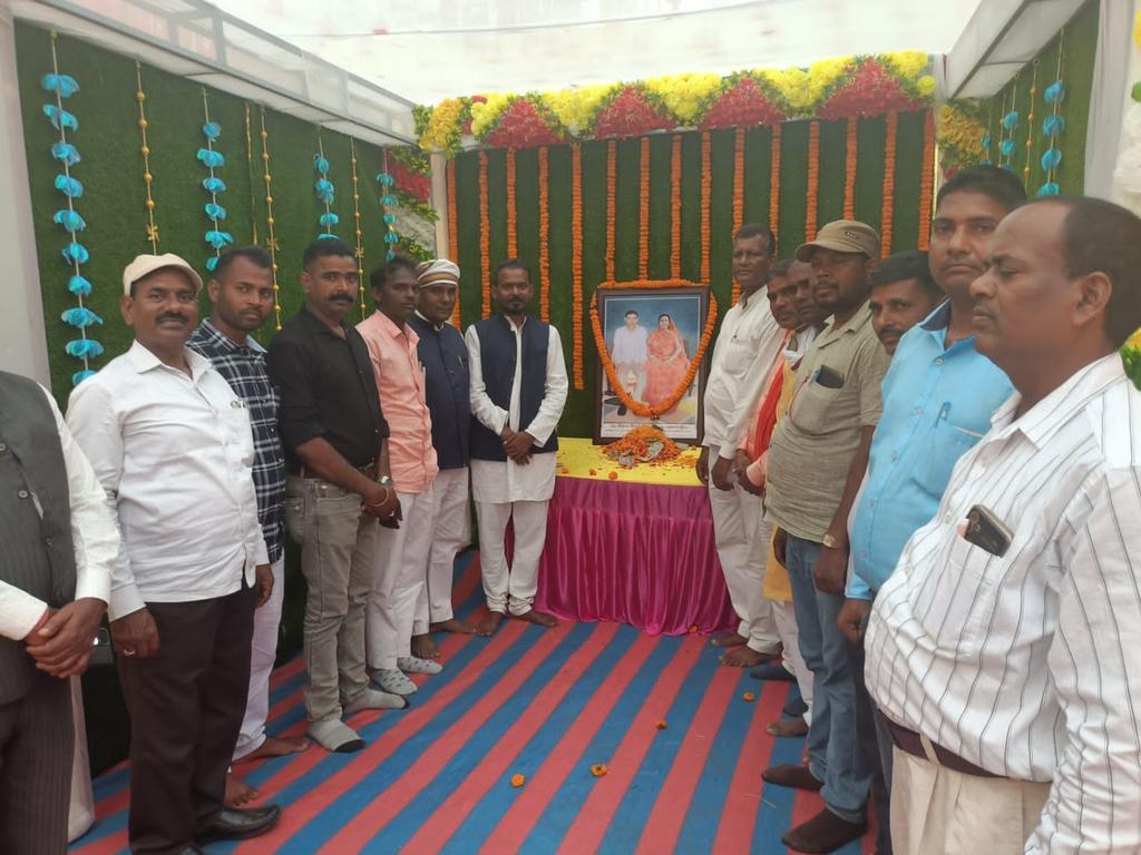MallahMandip's tweet photo. आज बड़े भाई समाजसेवी  डॉ कुलदेव चौधरी के माता जी के ब्रह्मभोज में शामिल हुआ। https://t.co/RyfHghfmnF