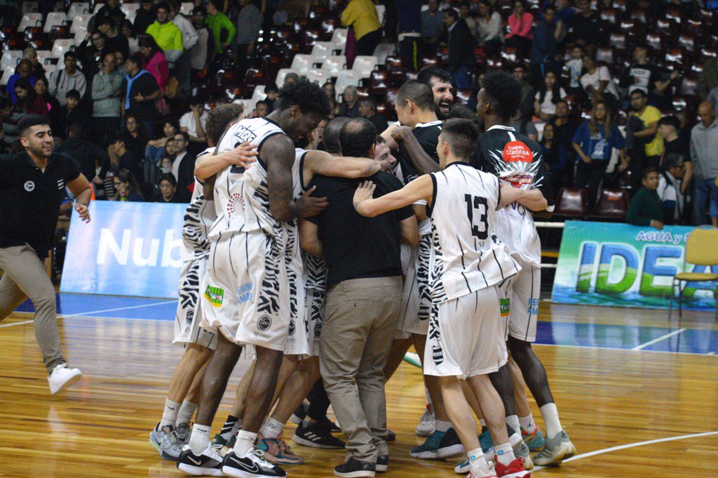 •Y LLEGÓ LA PRIMERA• 

Postales de la victoria de la “Cebra” ante <a href="/SaltaBasket/">Salta Basket</a> por 78 a 74

#LigaArgentina
#VamosLaCebra
#VamosTucuman