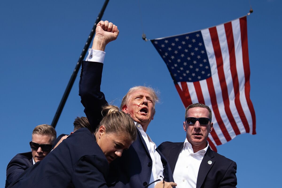 defotrades's tweet photo. I’m backkkk ⭐️

And so is this country. 🇺🇸🦅

Cheers to a new chapter in the books. Excited to be back and throw bangers towards you guys! 💰 https://t.co/me7QrQBYLY