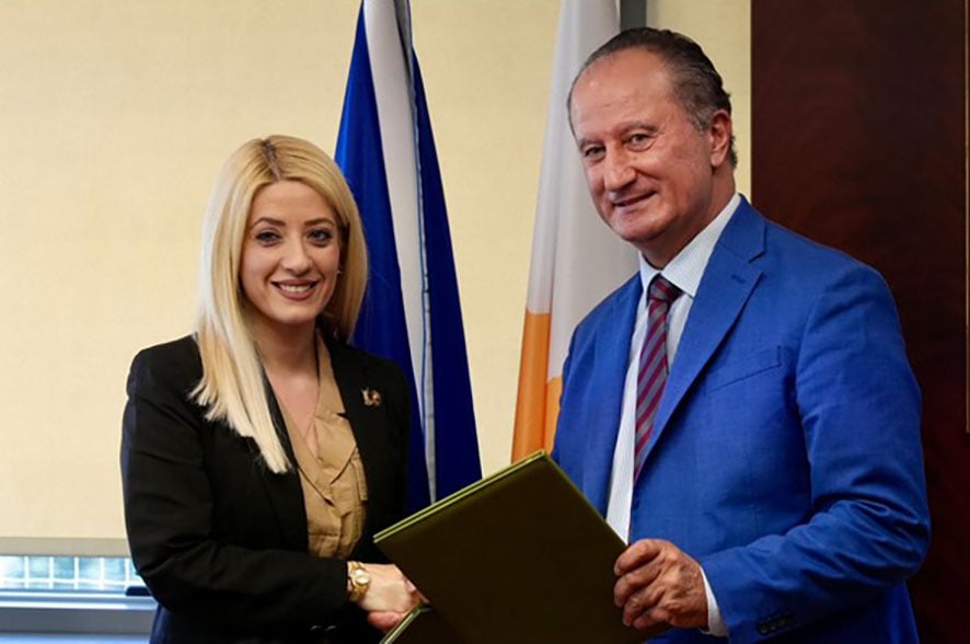 Cyprus Parliament 🇨🇾🇪🇺 (@cyparliament) on Twitter photo Υπογραφή Μνημονίου Συνεργασίας Βουλής των Αντιπροσώπων και Ινστιτούτου Κύπρου tinyurl.com/CyprusInstitut… <a href="/StavrosMalasCY/">Stavros Malas</a> #Knowledge #Society #Partnerships Υπογραφή Μνημονίου Συνεργασίας Βουλής των Αντιπροσώπων και Ινστιτούτου Κύπρου tinyurl.com/CyprusInstitut… <a href="/StavrosMalasCY/">Stavros Malas</a> #Knowledge #Society #Partnerships