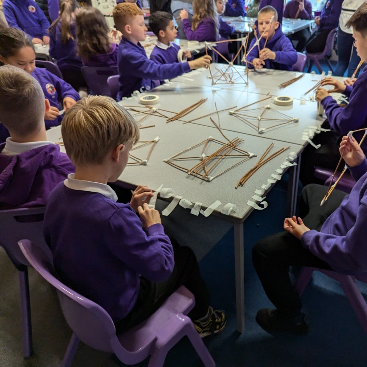 peoplespeakup (@peoplespeakup1) on Twitter photo Rydym wedi bod yn brysur dros yr wythnosau diwethaf gydag Ysgolion Cynradd <a href="/RydalPenrhos/">Rydal Penrhos School</a> a <a href="/ByneaSchool/">Ysgol y Bynea</a> yn creu llusernau ar gyfer Noson Cynnau Goleuadau Nadolig a Charnifal Llanelli 2024. Dewch i weld y creadigaethau rhyfeddol yma yn cael eu gorymdeithio ar 22 Tachwedd. ⛄❄️🎄 Rydym wedi bod yn brysur dros yr wythnosau diwethaf gydag Ysgolion Cynradd <a href="/RydalPenrhos/">Rydal Penrhos School</a> a <a href="/ByneaSchool/">Ysgol y Bynea</a> yn creu llusernau ar gyfer Noson Cynnau Goleuadau Nadolig a Charnifal Llanelli 2024. Dewch i weld y creadigaethau rhyfeddol yma yn cael eu gorymdeithio ar 22 Tachwedd. ⛄❄️🎄