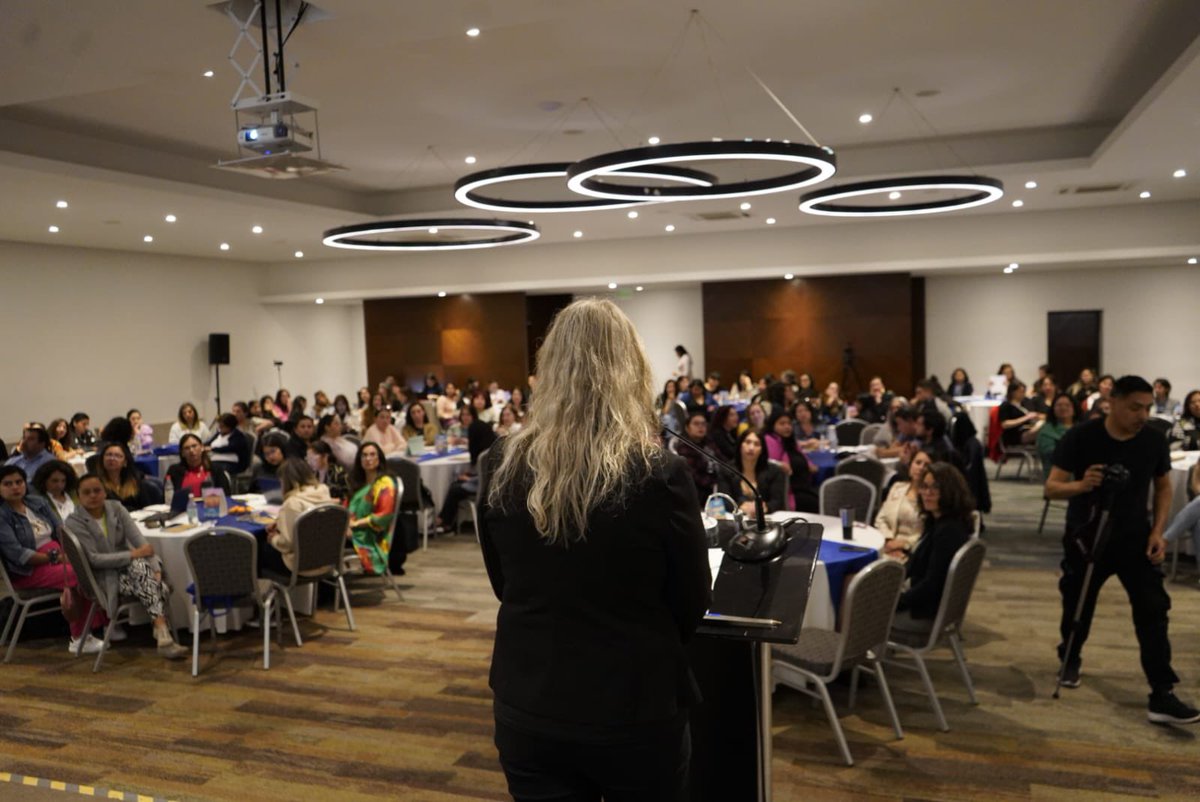 🔵 Pasantía Nacional JUNJI 2024
👉🏻 Iniciamos una nueva jornada en la región de Antofagasta. Junto a autoridades, pasantes y equipo de <a href="/JUNJI_Antofa/">JUNJI Antofagasta</a> se desarrolla la ceremonia inaugural de este importante hito de formación continua para funcionarias de todo Chile. 🙌🏻