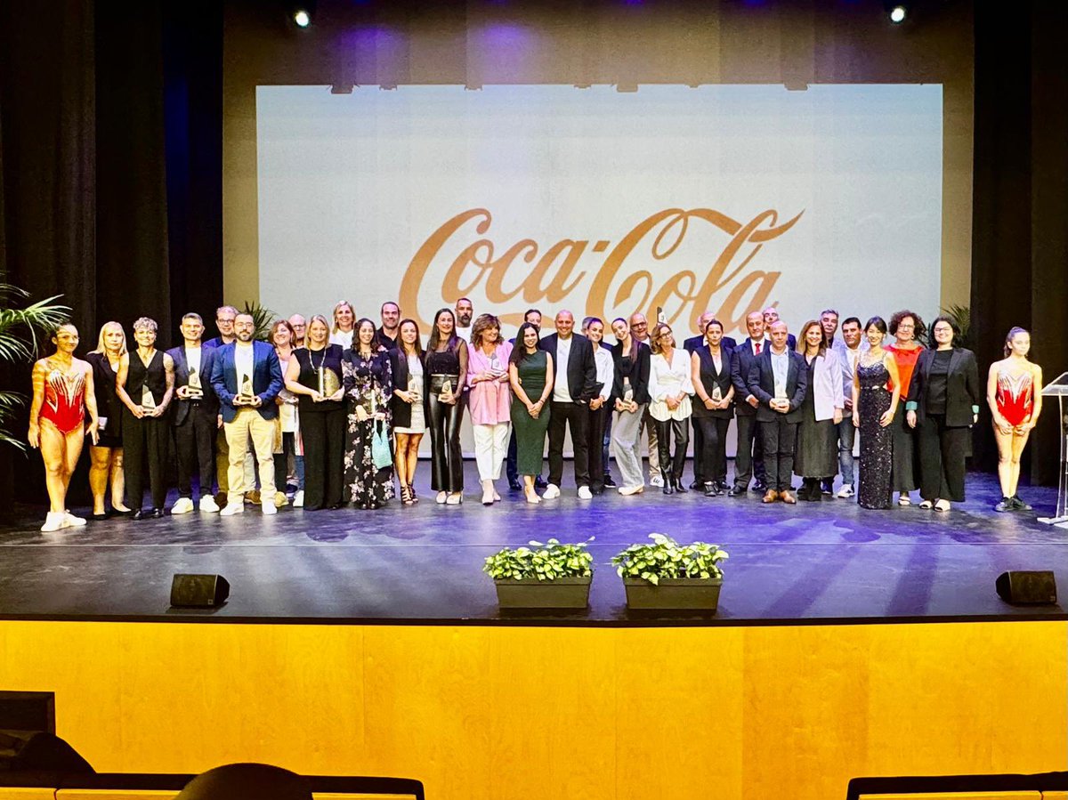 FIFTenerife's tweet photo. 🏆 La #FIFT participa en la gala de reconocimientos de la #APDT.
➕ℹ️ https://t.co/Mb70hsckJu
#somosfift #tenerife #FútbolCanario #tenerife https://t.co/0kKuuCd3C4