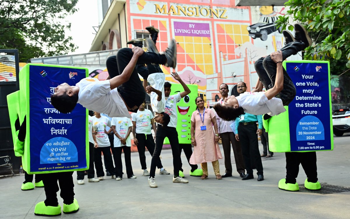 mid_day's tweet image. Youngsters performed during a flash mob alongside Election Commission of India officials to raise awareness about the importance of voting ahead of the upcoming 2024 Maharashtra Assembly elections at Kamla Mills, Lower Parel, Mumbai.

Photos by: @khanshadab1982

#FlashMob