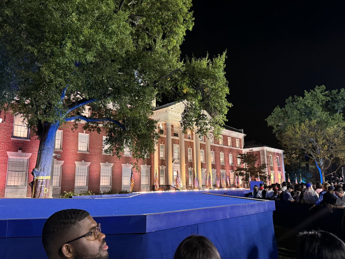 TroyDonte's tweet photo. I’ll say this, it was bad form for Kamala Harris to skip addressing supporters last night at Howard University. Many of us stood for hours eating dry granola &amp; listening to a bad DJ. We knew the results weren’t looking good. At least thank your supporters. #electionday2024 https://t.co/c3AcfnaMwa