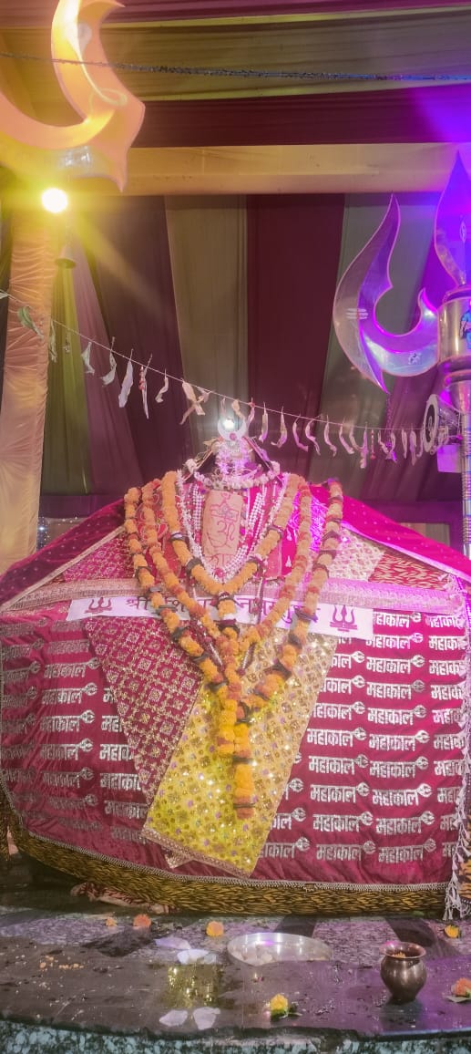 panditmishraji's tweet image. आज दिनांक 06 -11-2024 बुधवार को कुबेरेश्वर धाम सीहोर के प्रदोष काल संध्या आरती का भव्य दर्शन
कुबेरेश्वर भंडारी आप सभी की मनोकामना पूरी करे
#kubereshwardhamsehore #kubereshwarmahadev #sihorewale 
#kubereshwardhamkeupay #Pandit_Pradeep_Ji_Mishra