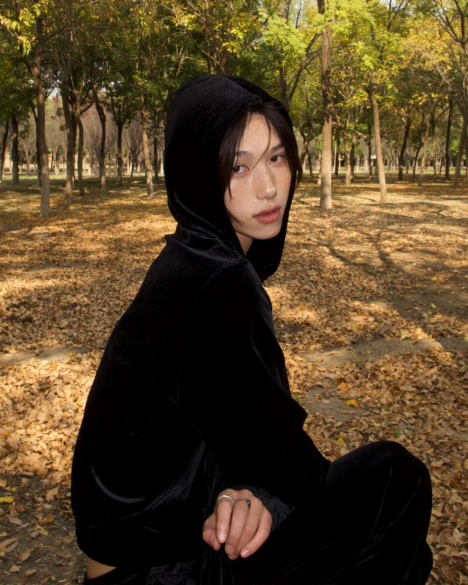 43THR4's tweet image. For me it's still the autumn leaves.