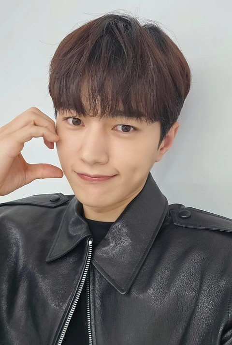 INFINITE」#エル（#キム・ミョンス）、キュートなポーズと表情で