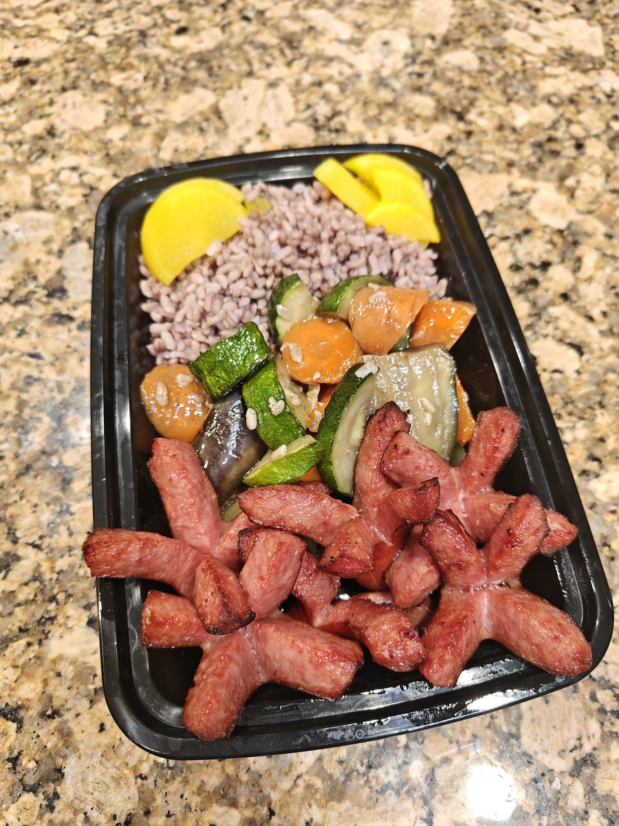 ShokoMama531's tweet photo. 今日のお弁当。
本日もご苦労さまです。
#お弁当 #手づくりご飯 #BentoBox
#Homemadefood #ForMyHubby https://t.co/HKkuc8i8vR
