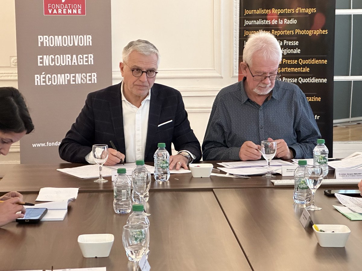 ThierryCabannes's tweet photo. Très heureux d’avoir présidé ce jury de la ⁦@fondatvarenne⁩ concours JRI bravo à Alexandre Le Naour ⁦@TVVendee⁩ prix jeune JRI et à ⁦@CarolValade⁩ ⁦@TV5MONDE⁩ grand prix du jury 2024! https://t.co/ukDKrp9bKP