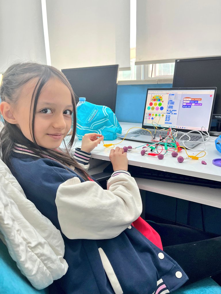 GSB_YahsihanGM's tweet image. Gençlik merkezimizde robotik kodlama eğitimiyle gençlerimizi teknolojiyle buluşturuyoruz! 🤖💻
Hayal güçlerini geliştirirken, inovasyon ve problem çözme becerilerini de güçlendiriyoruz. Geleceğin yaratıcı zihinleri burada yetişiyor!🤗
#RobotikKodlama
#TeknolojiEğitimi