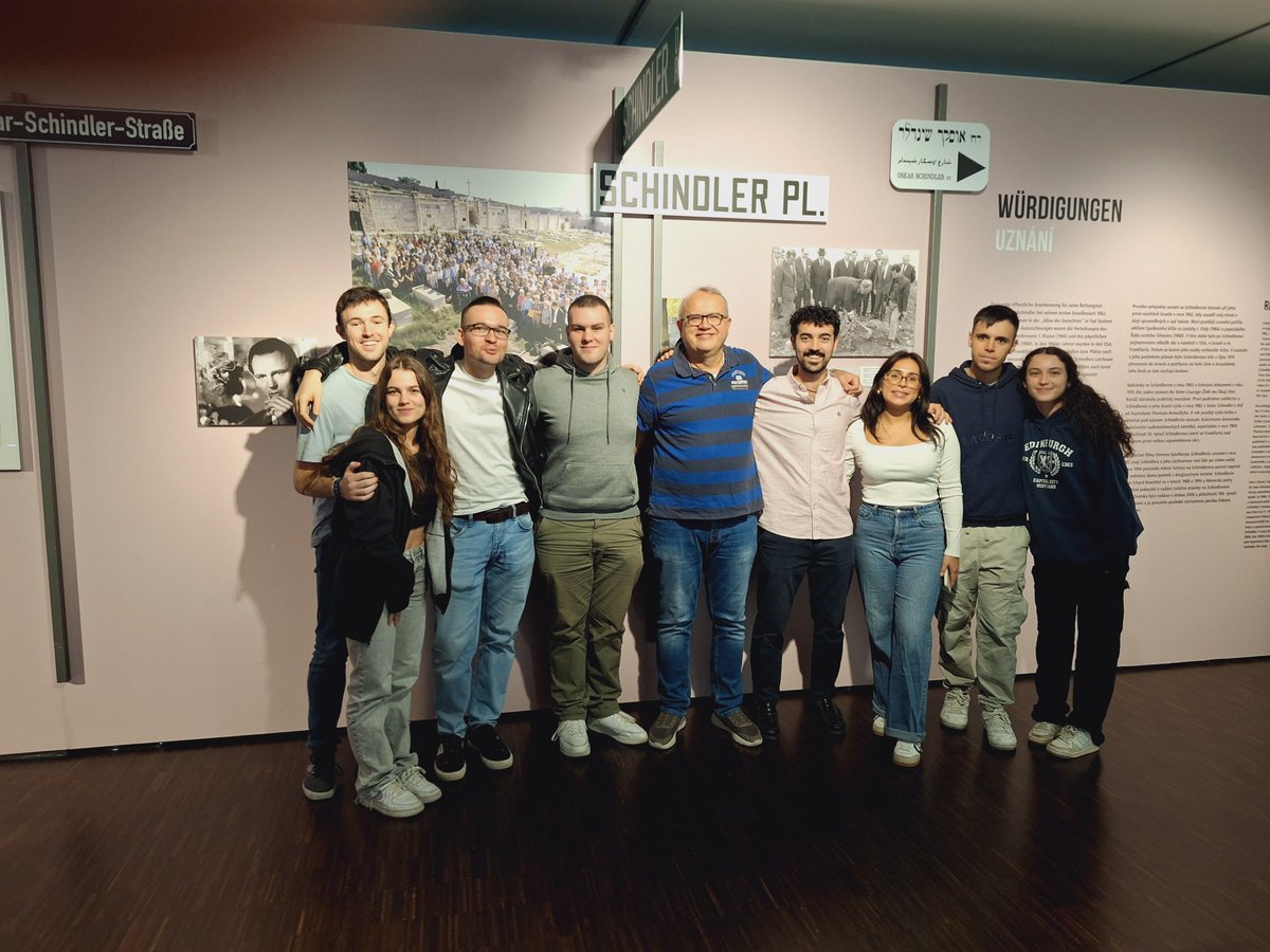 Die FAK Erasmusgruppe aus Spanien und ihr Lehrer Pablo Pérez Torres besuchten am 18.10.2024 die Ausstellung Oskar Schindler: Lebemann und Lebensretter im Sudetendeutschen Museum. 🏛️ 
 
#Erasmus #FAK #SDIMuenchen