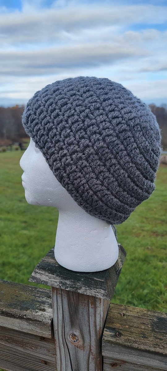 Dawn20222's tweet image. 3 of 4 more hats that will be going to storm victims pretty soon. Check comments for the 4th. #crochet #crafty #makersgonnamake