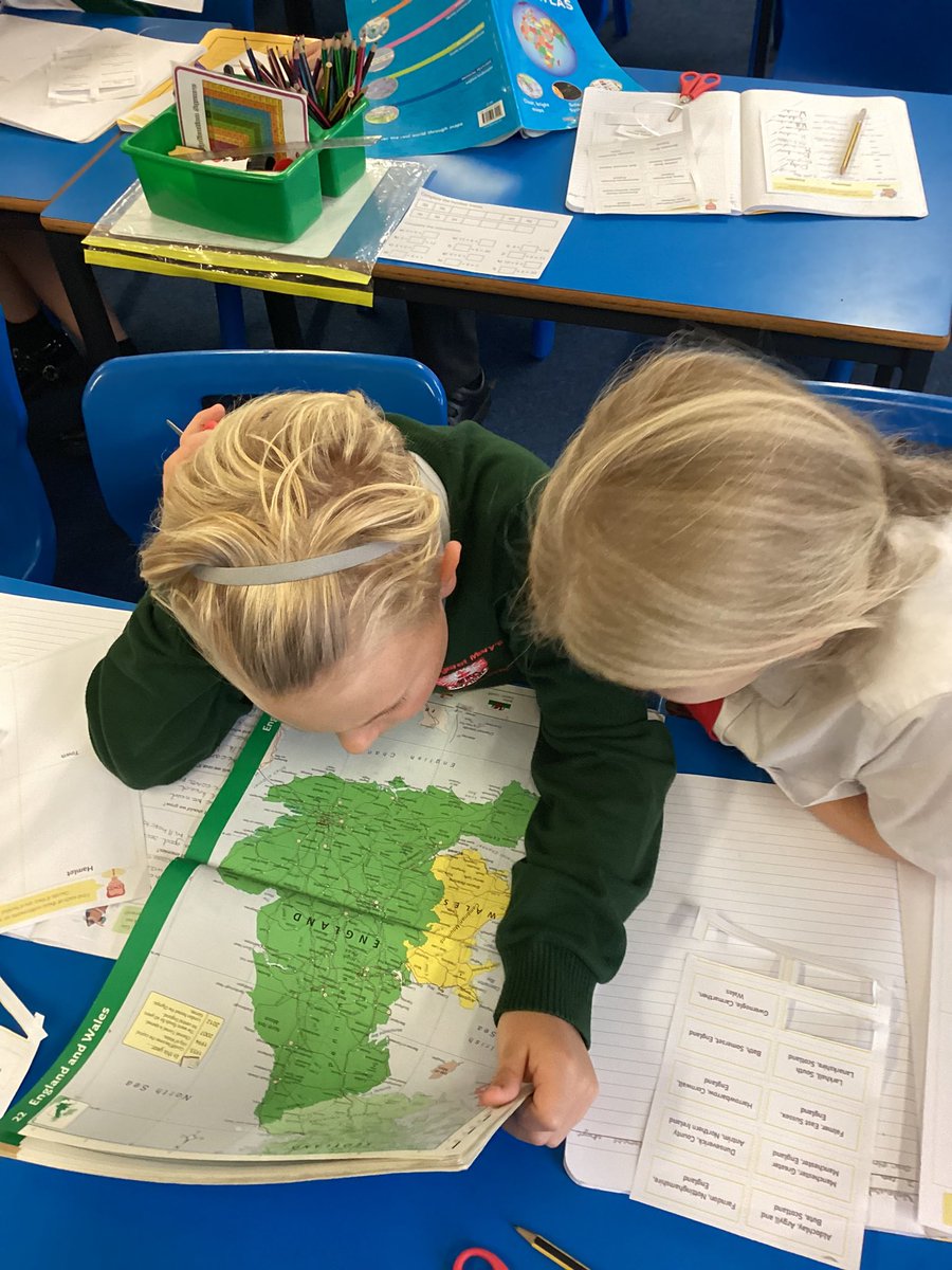 StMM_2021's tweet image. Year 3/4 have used an atlas to locate different types of settlements #hamlets #towns #villages #cities
